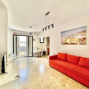 https://apartamentos-centro-jazmin.1costadelsol.com
